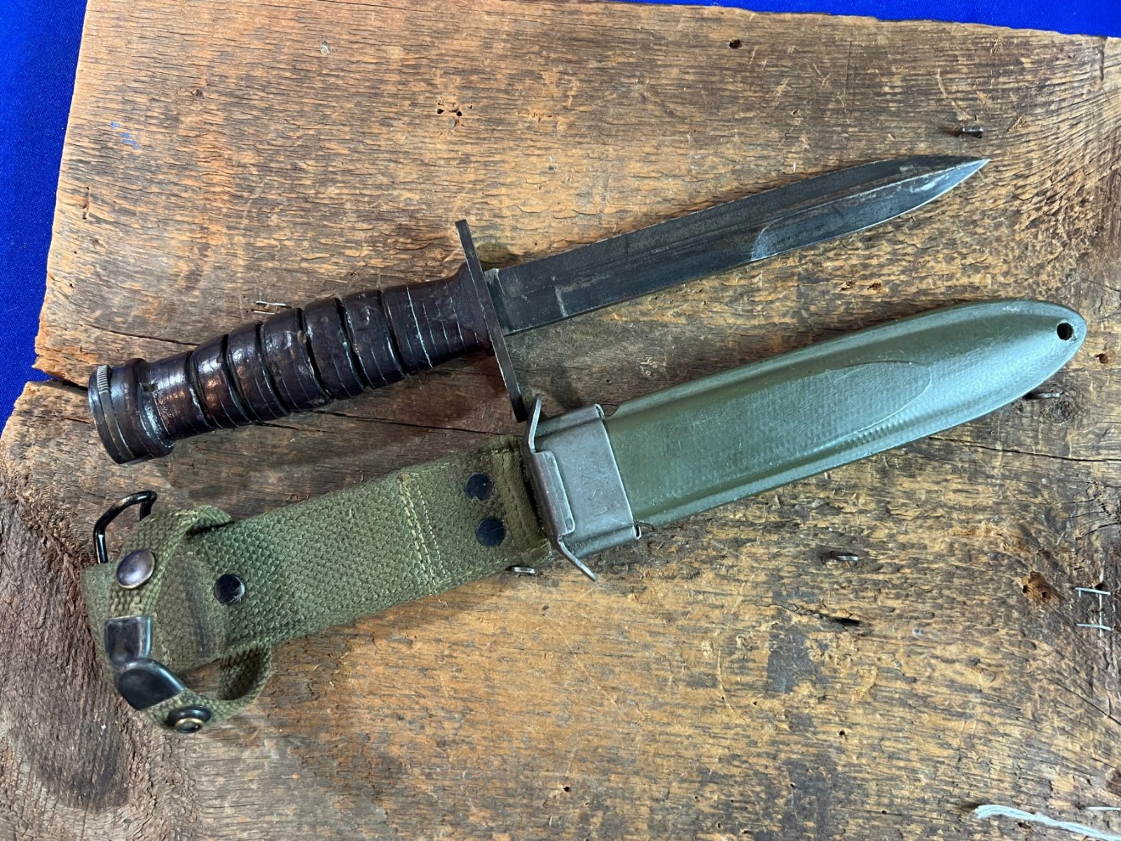 Original WW2 US CASE M1 Carbine Bayonet with M8A1 Sheath