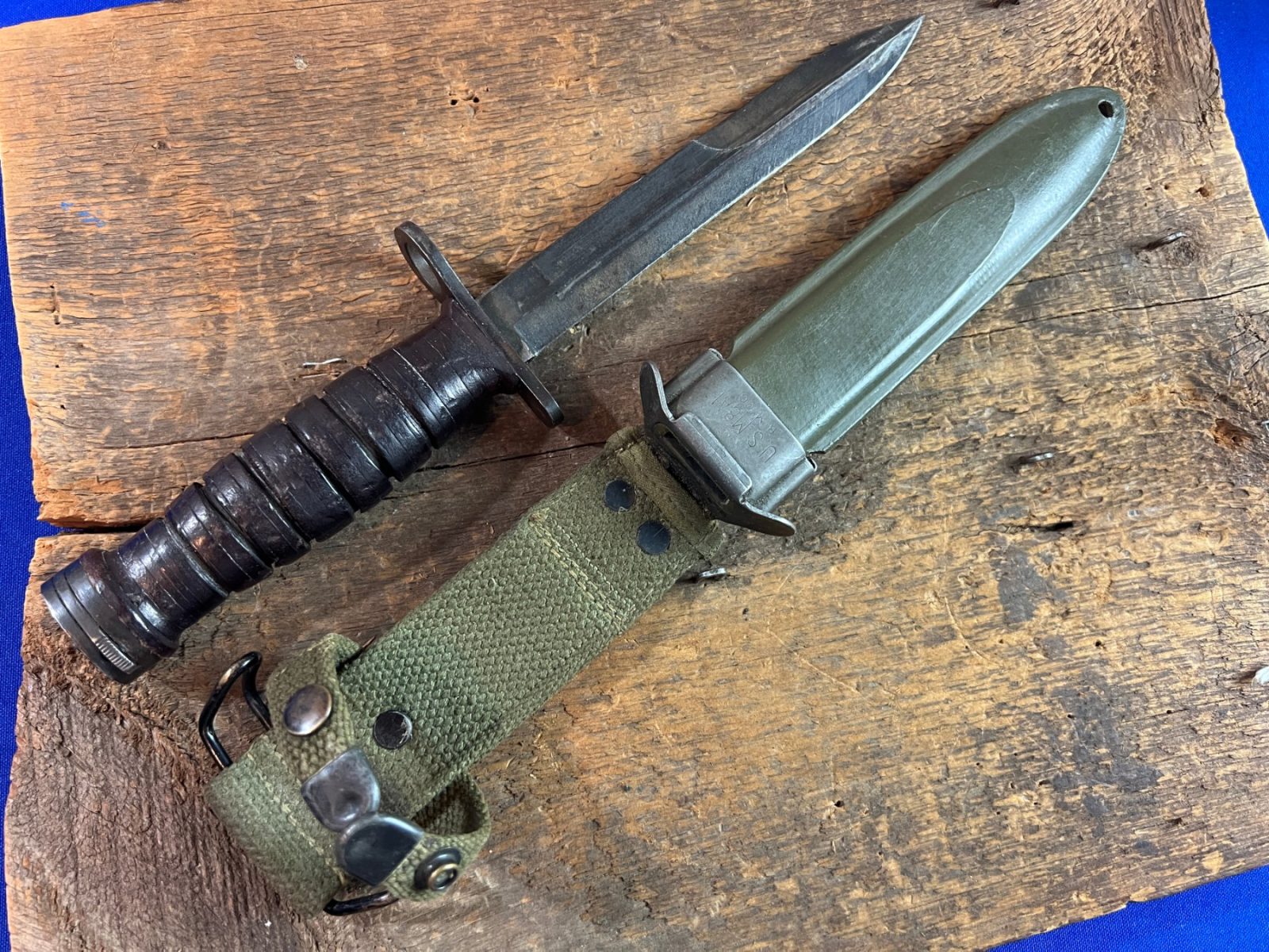 Original WW2 US CASE M1 Carbine Bayonet with M8A1 Sheath
