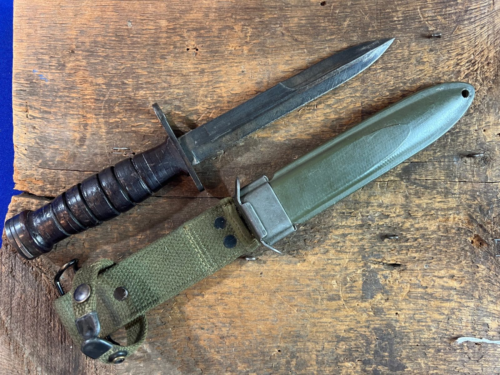 Original WW2 US CASE M1 Carbine Bayonet with M8A1 Sheath