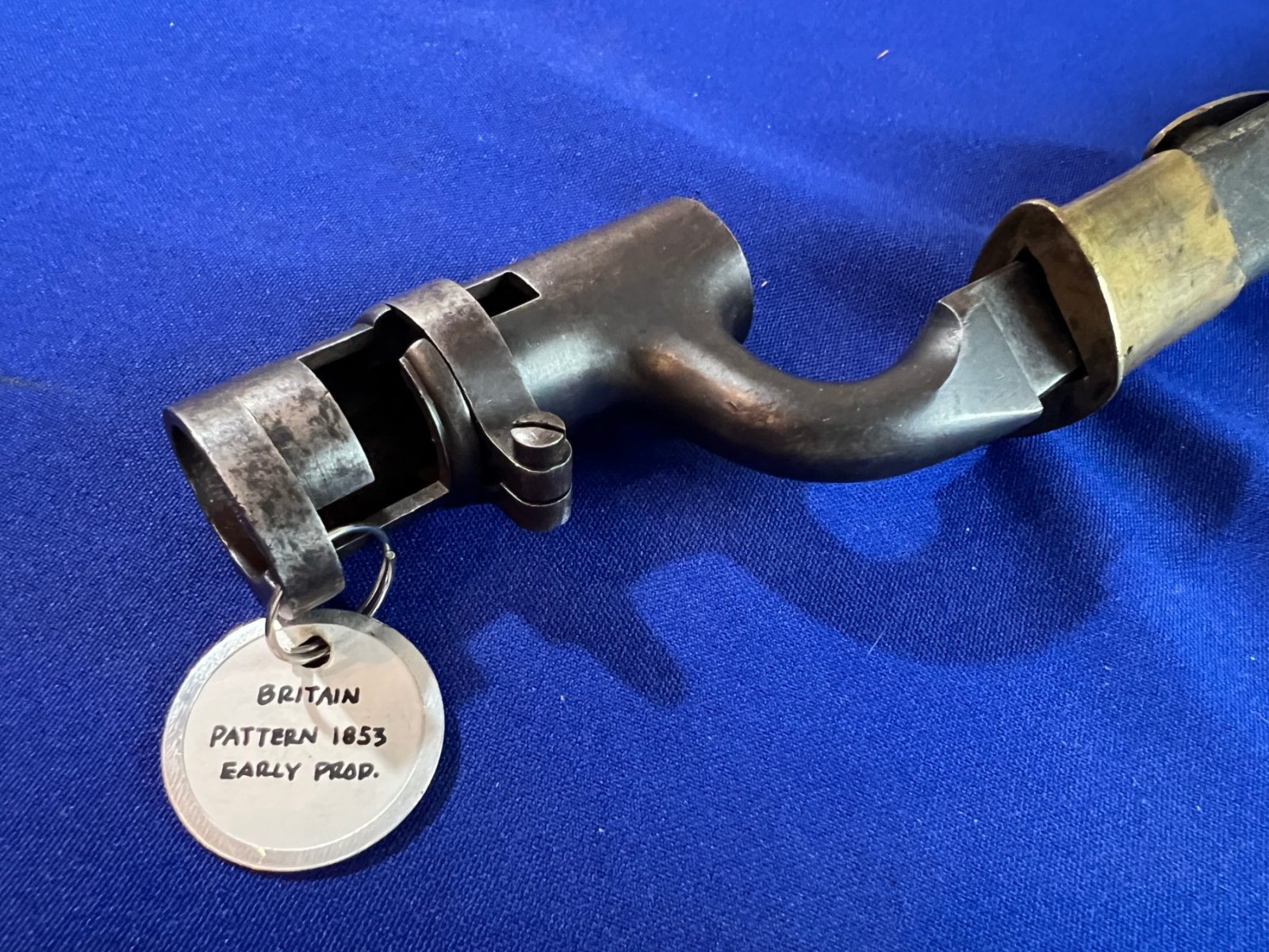 NUMBERED PATTERN 1853 ENFIELD SOCKET BAYONET WITH LEATHER SCABBARD