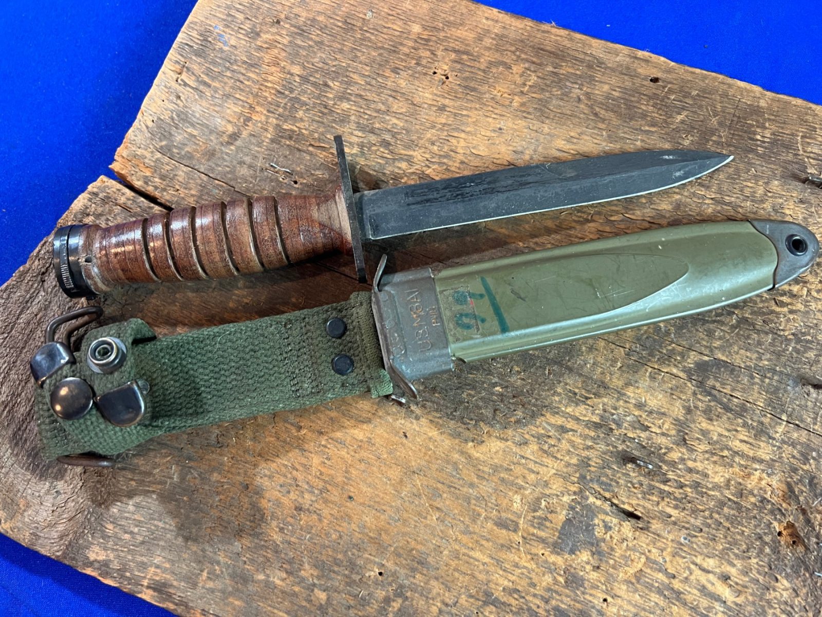 Original WW2 US CASE M1 Carbine Bayonet with M8A1 Sheath