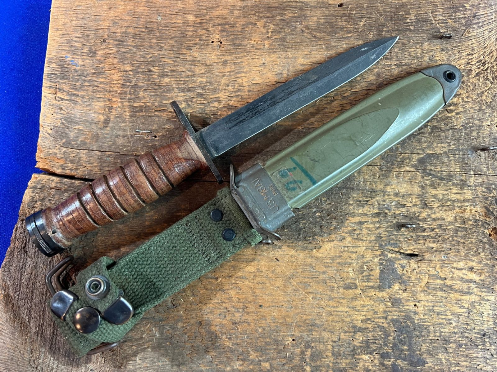 Original WW2 US CASE M1 Carbine Bayonet with M8A1 Sheath
