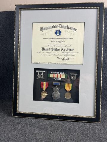 FRAMED USAFR VIETNAM WAR VETERAN DISCHARGE DOCUMENT AND MEDALS