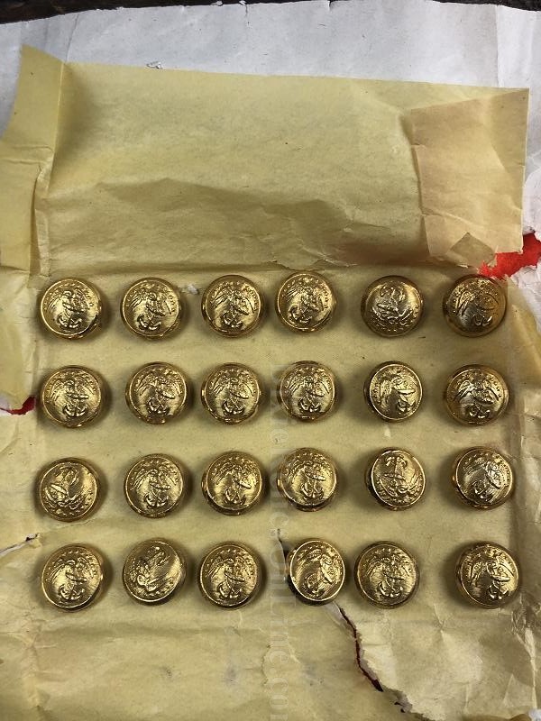 US Marine Corps USMC Buttons by Horstmann 17mm Size on Original Card