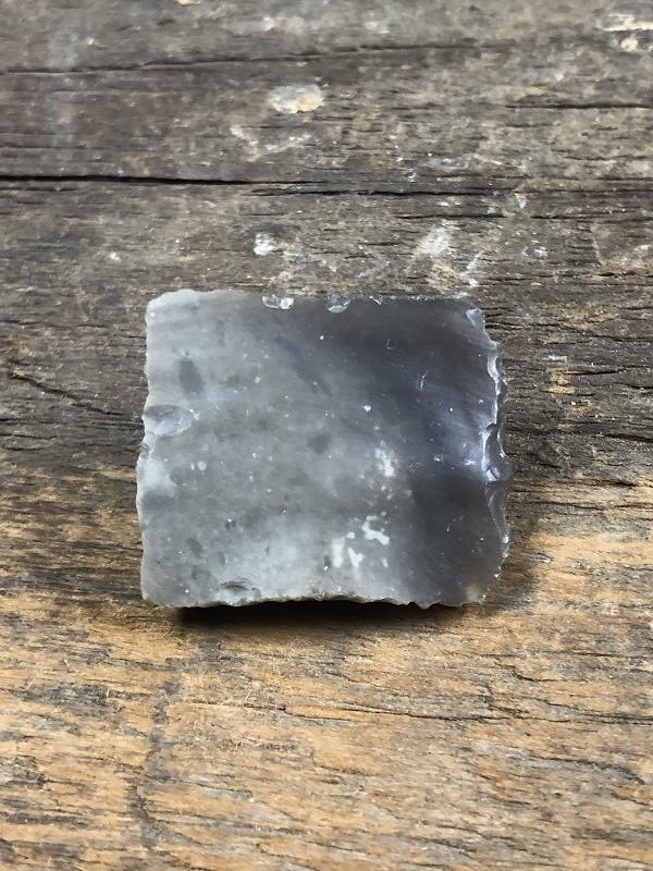 ONE DUG VERY OLD KNAPPED FLINTLOCK RIFLE FLINT FROM A GROUP
