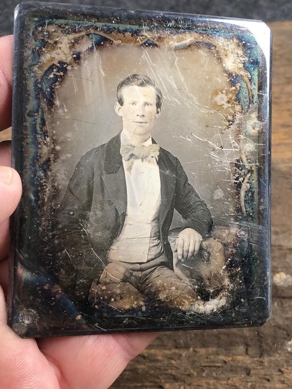 DAGUERREOTYPE 6TH PLATE IMAGE PHOTO OF A YOUNG MAN