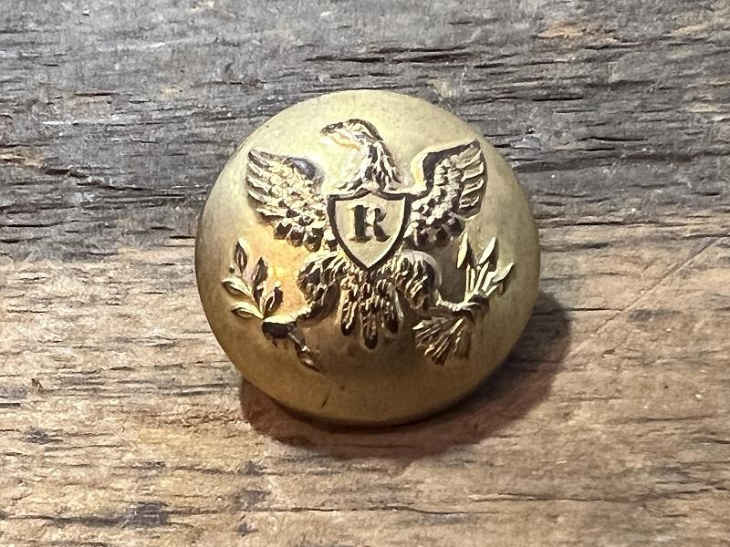 DUG CIVIL WAR U.S. EAGLE RIFLEMAN R COAT BUTTON R W ROBINSON EXTRA RIC BM