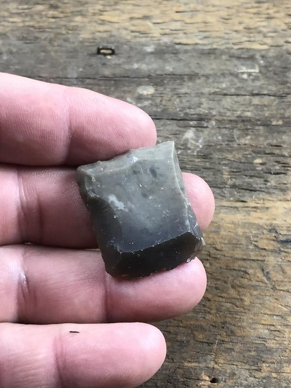 ONE DUG VERY OLD KNAPPED FLINTLOCK RIFLE FLINT FROM A GROUP