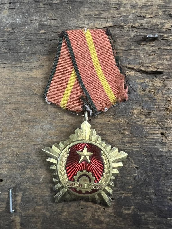 Viet Cong NLF North Vietnamese Army Medal Award CHEN THANG