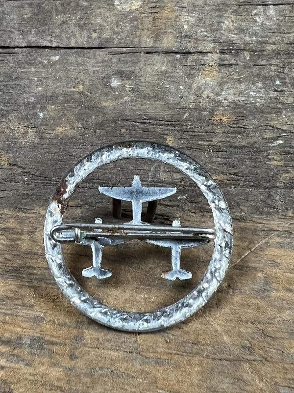WW2 GERMAN LUFTWAFFE TINNIE BADGE