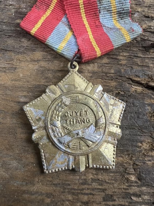 Viet Cong NLF North Vietnamese Army Medal Award QUYET THANG