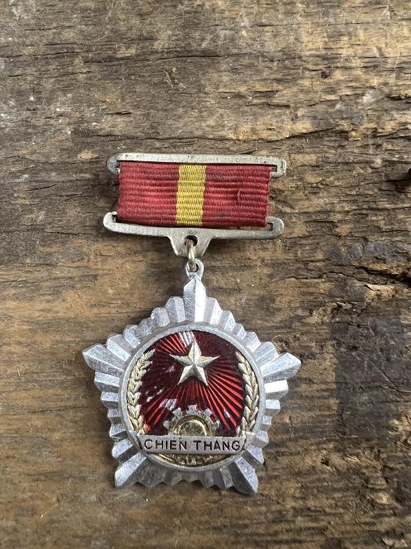 Viet Cong NLF North Vietnamese Army Medal Award CHEN THANG