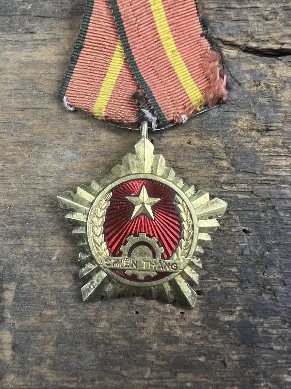 Viet Cong NLF North Vietnamese Army Medal Award CHEN THANG