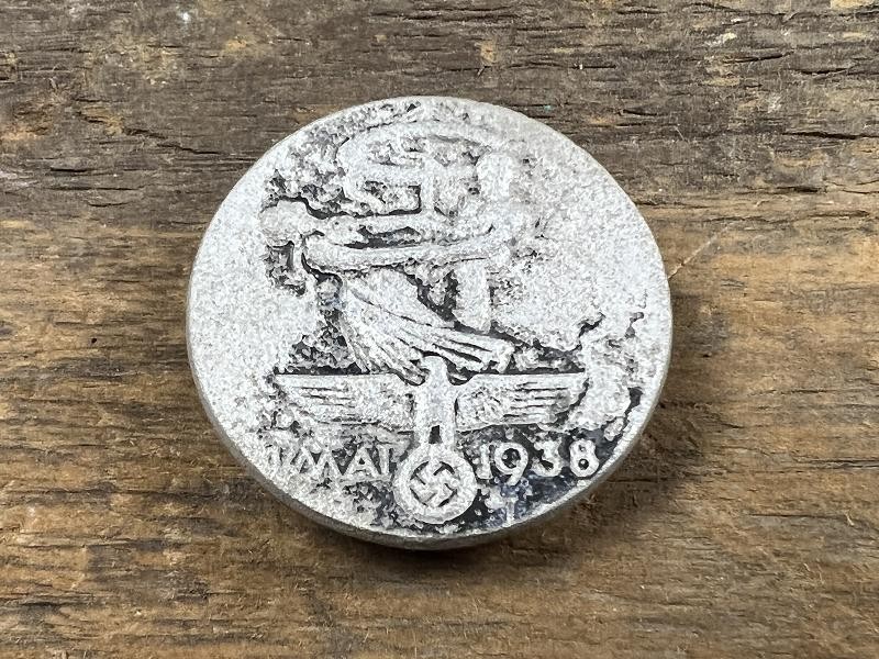 German Tinnie Day badge 1st Mai 1938 Circa 1938