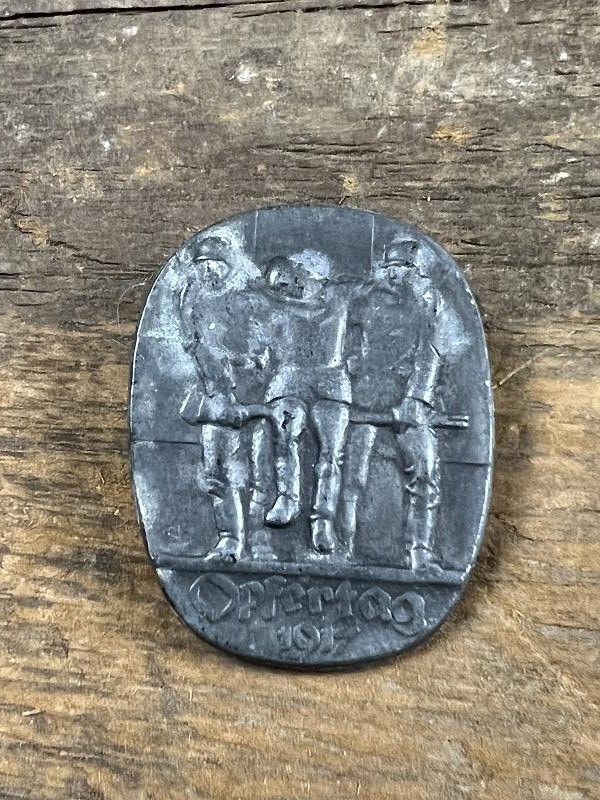 Commemorative Badge Victim's Day 1917 German Tinnie Badge