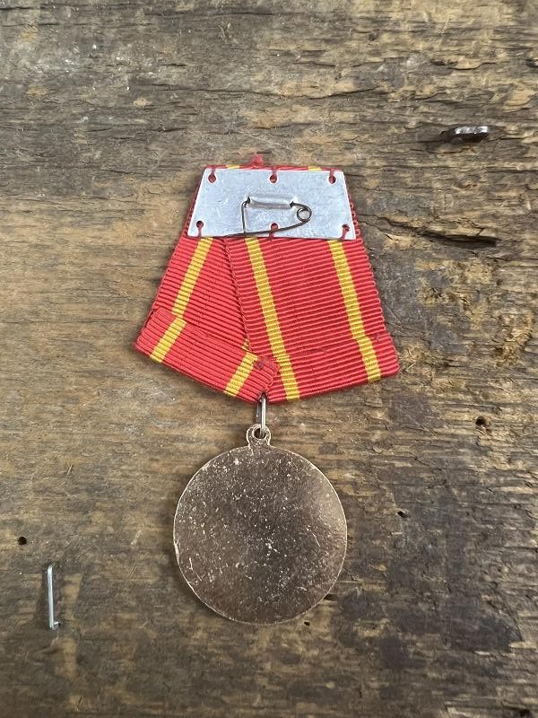 VIETNAM WAR MILITARY MEDAL QUAN KY QUYET THANG W/ RIBBON