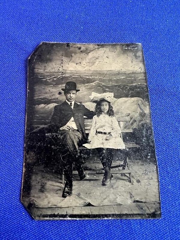 AWESOME 6th PLATE TINTYPE IMAGE PHOTO OF A MAN WITH HIS YOUNG DAUGHTER WITH GREAT HAT
