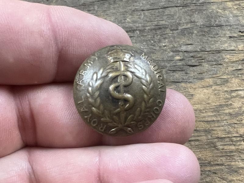 ROYAL ARMY MEDICAL CORPS COAT BUTTON BELFAST BM