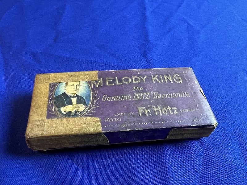VINTAGE MELODY KING GENUINE HOTZ HARMONICA 60 REEDS. BY FR.HOTZ GERMANY. W/BOX