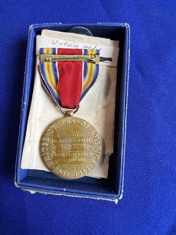 WW2 US VICTORY CAMPAIGN AND SERVICE MEDAL IN BOX