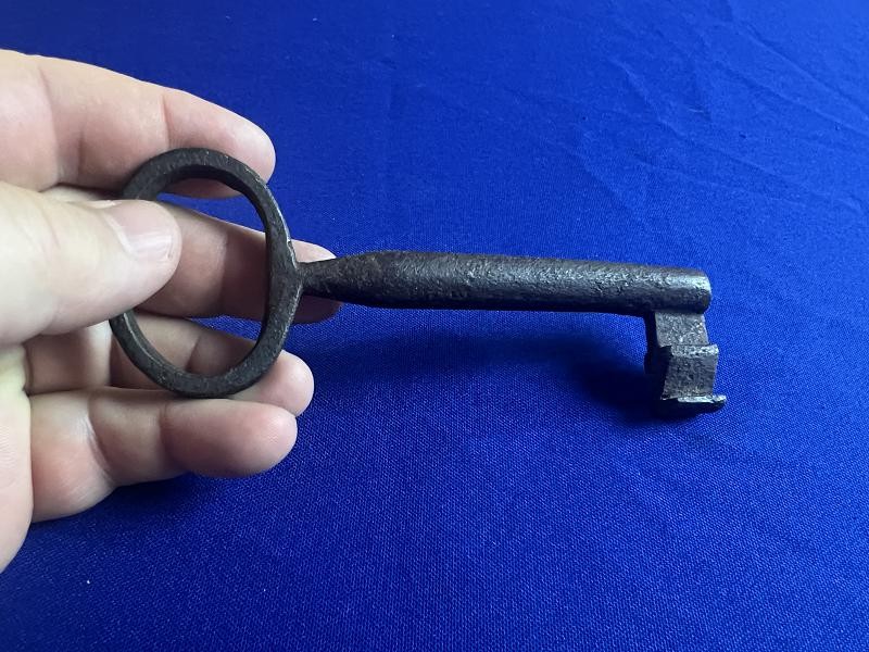 Large Antique Coloniel Era Iron Skeleton Key