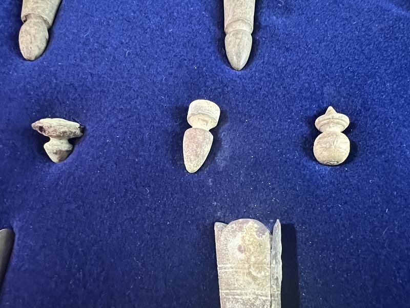 CONFEDERATE COLLECTION OF DUG BAYONET SCABBARD TIPS AND LEAD CARTRIDGE BOX FINIALS