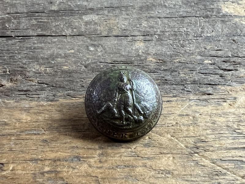 DUG CONFEDERATE VIRGINIA COAT BUTTON WITH SCOVILL RMDC BM