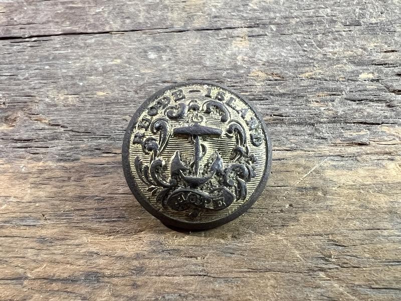 DUG CIVIL WAR RHODE ISLAND STATE SEAL STAFF COAT BUTTON 23MM