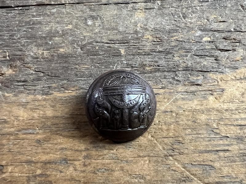 DUG CONFEDERATE GEORGIA COAT BUTTON WITH HORSTMANN RAYS BM
